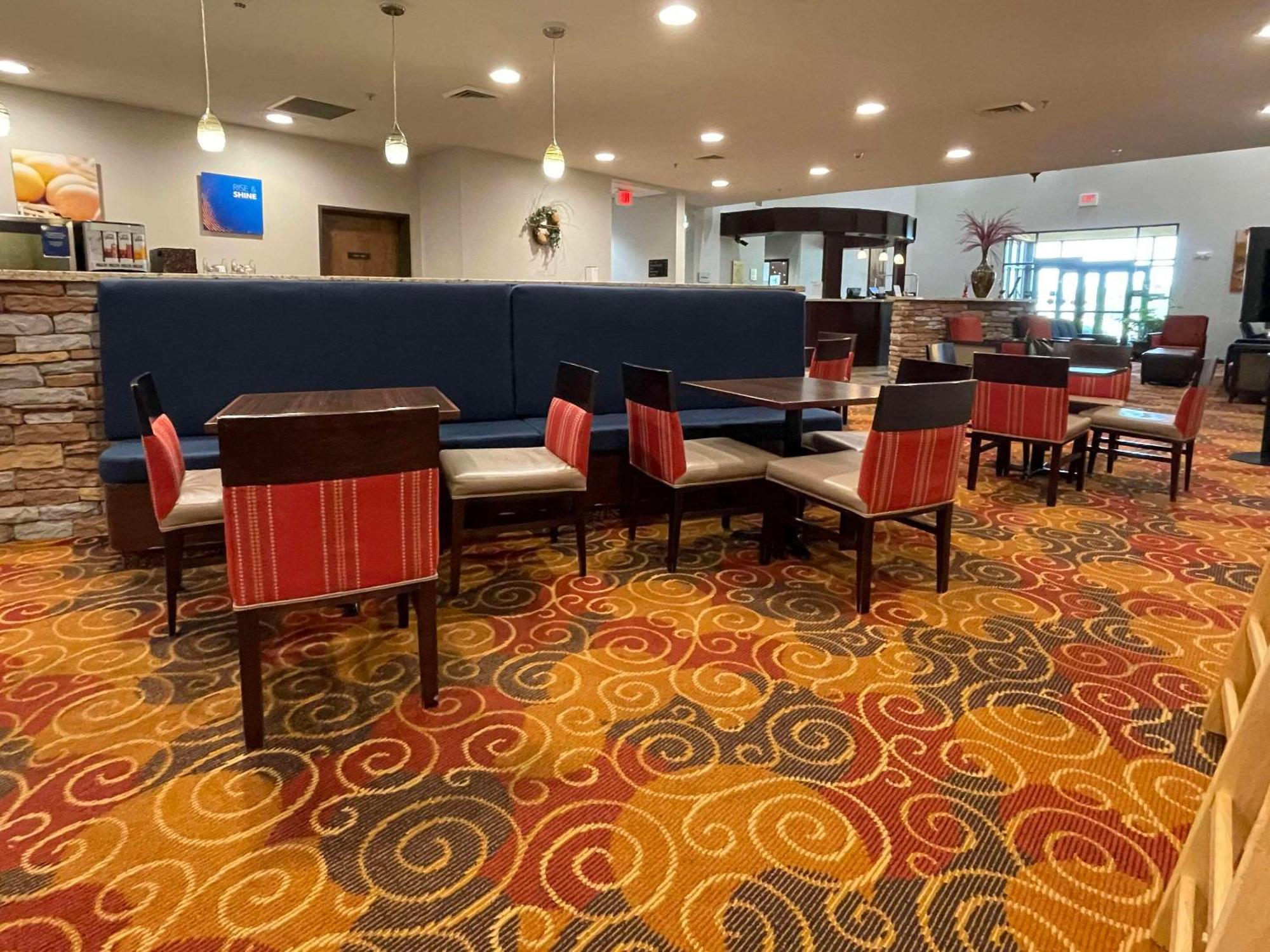 אלטונה Comfort Suites מראה חיצוני תמונה
