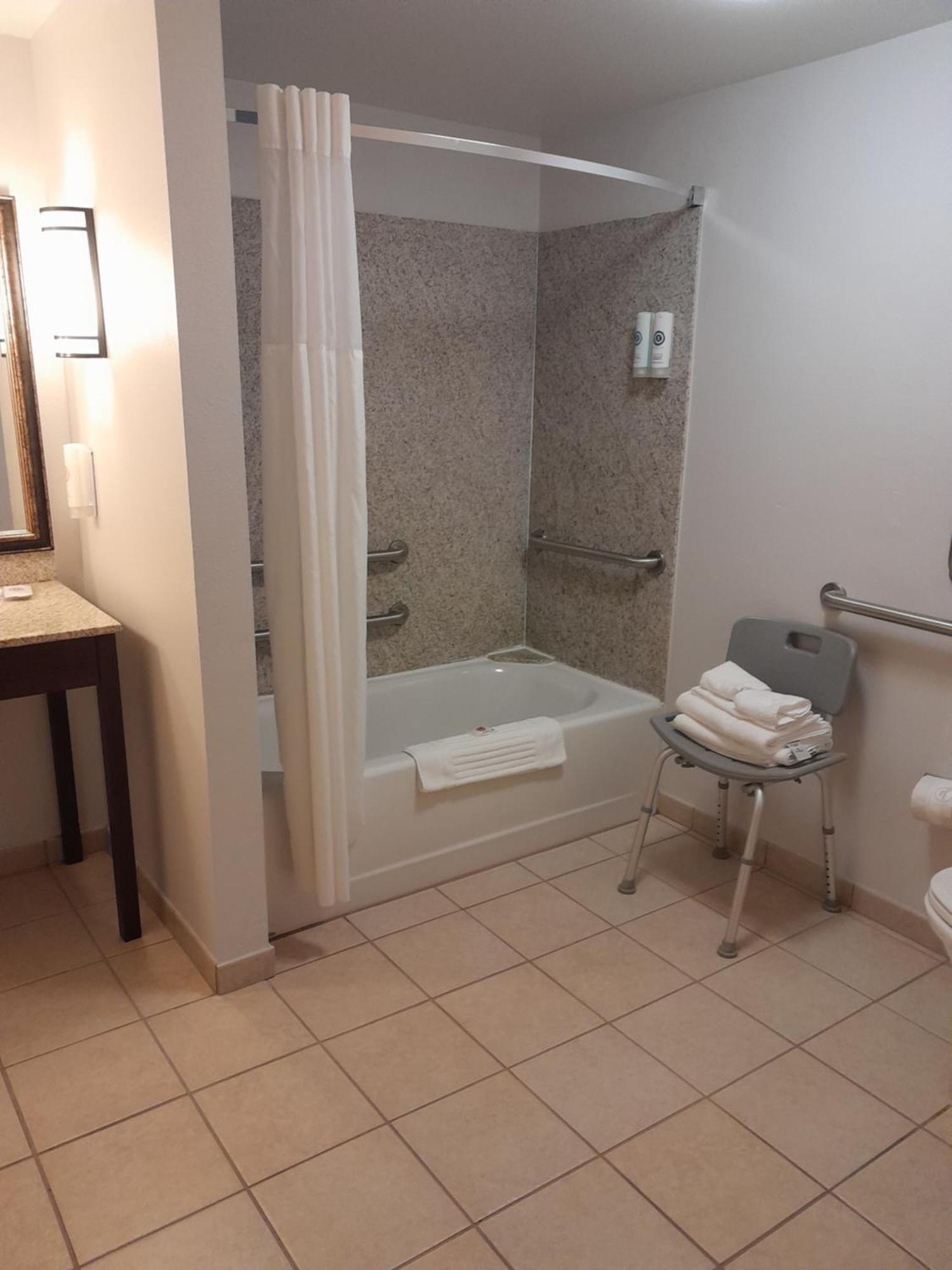 אלטונה Comfort Suites מראה חיצוני תמונה